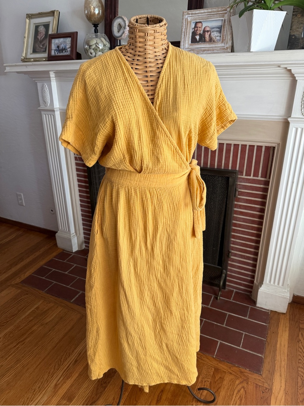 Marine Layer yellow Valencia wrap dress M - Picture 2 of 12